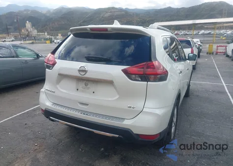 2018 Nissan Rogue Sv z USA, uszkodzony, nr VIN 5N1AT2MTXJC834655
